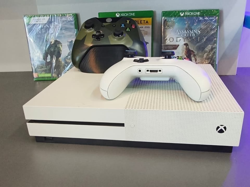 VIDEO GAME CONSOLE XBOX ONE S 1TB (SEMINOVO)