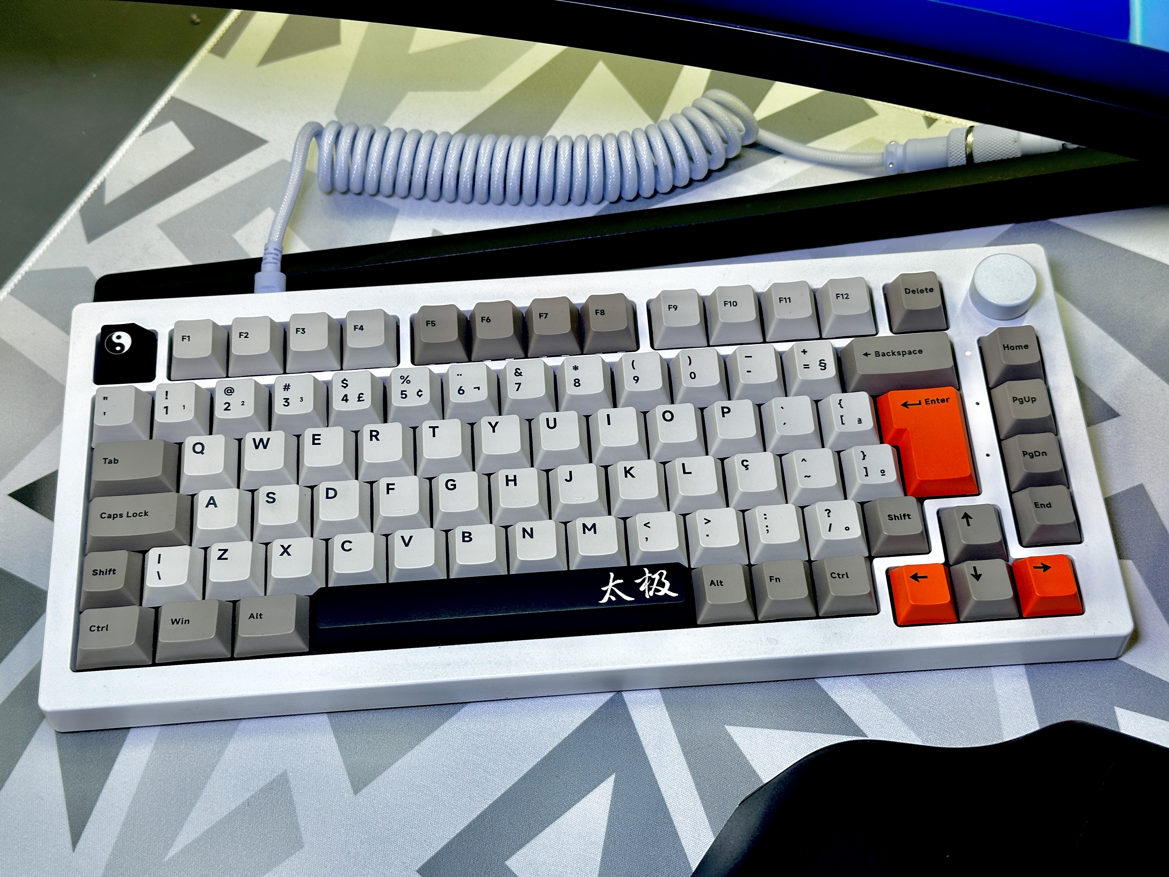 TECLADO GAMER MECANICO AKKO 5075S (SEMINOVO)