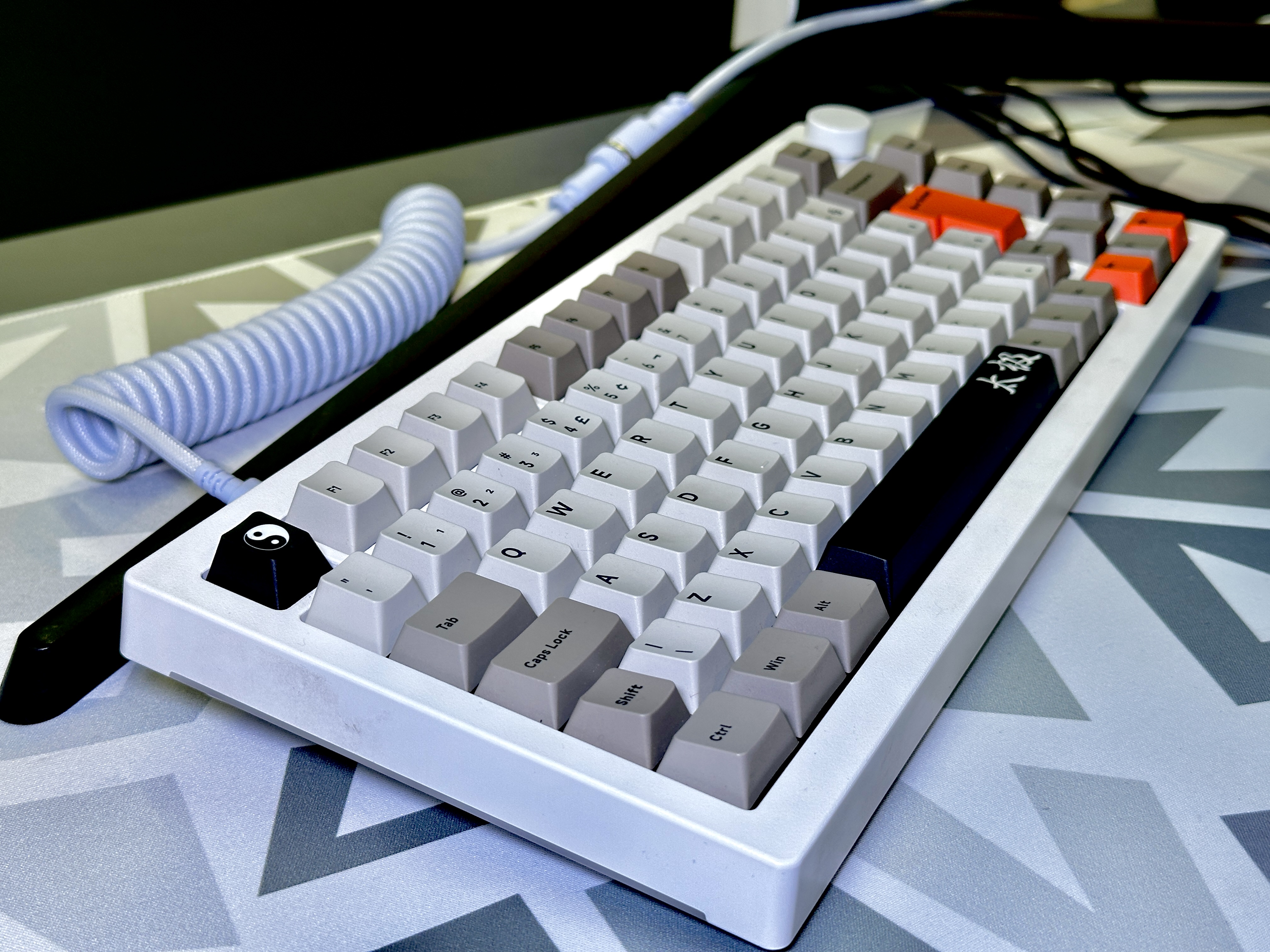 TECLADO GAMER MECANICO AKKO 5075S (SEMINOVO) - Miniatura 2