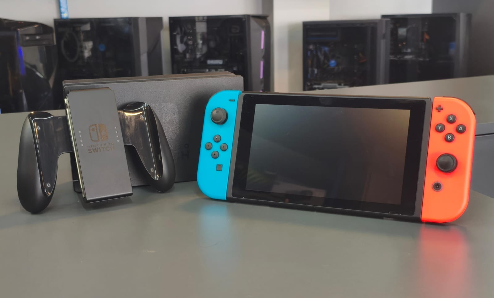 VIDEO GAME CONSOLE NINTENDO SWITCH NEON 32GB SEMINOVO - Miniatura 2